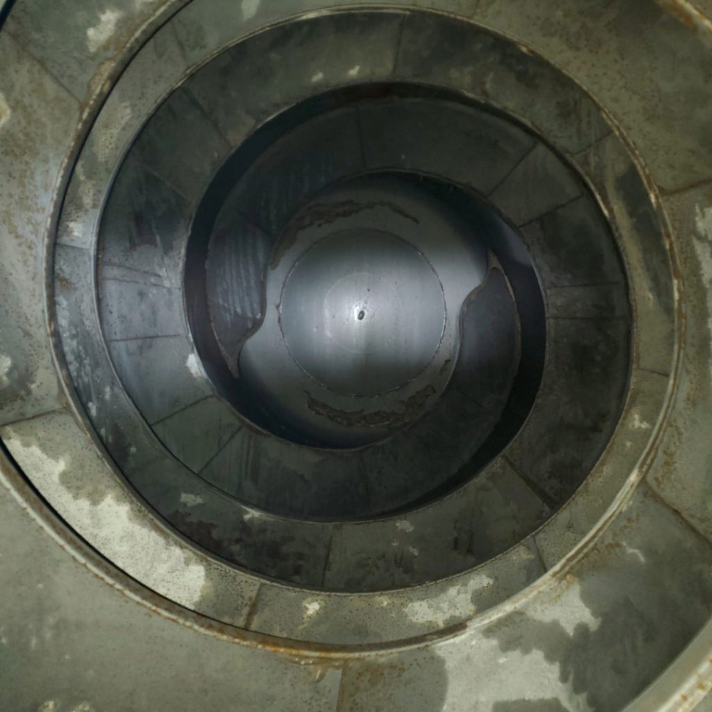 Effiziente Trommelkühlung für Fahrmischer von Riv-Tech. Das innovative Sprühsystem senkt die Trommeltemperatur, spart Wasser und verhindert Anbackungen.